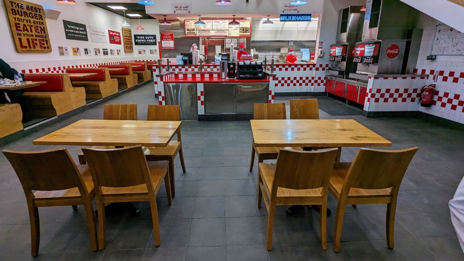 مطعم فايف غايز Five Guys